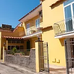Macri Ischia