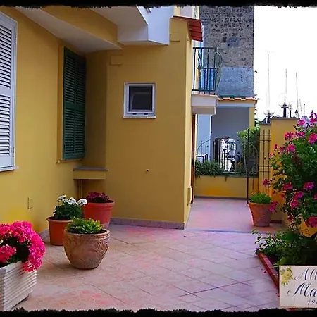 Macri Ischia