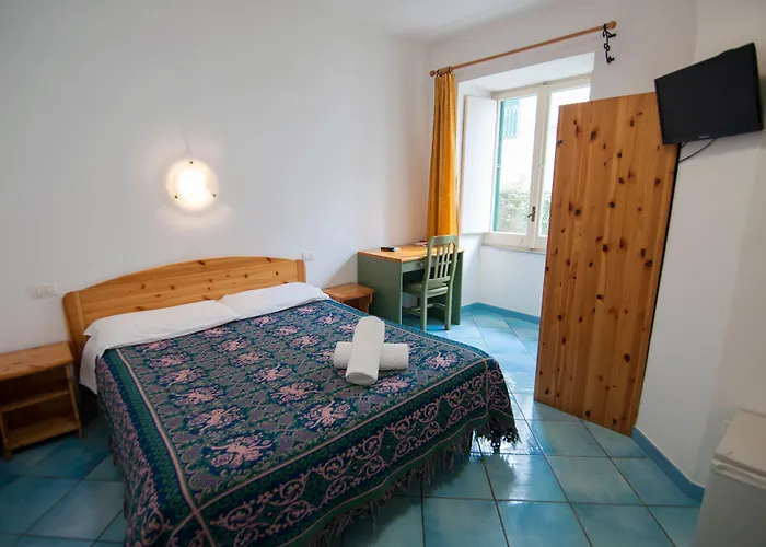 Ξενοδοχείο Macri 2*