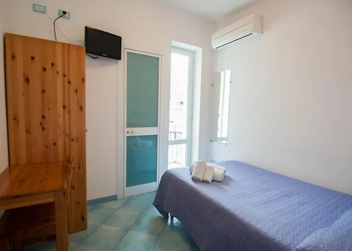 Ξενοδοχείο Macri 2*