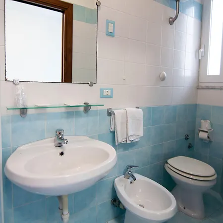 Macri 2* ايسكيا