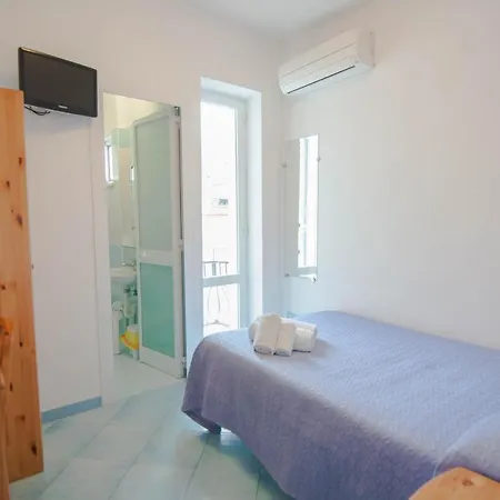 Macri 2* ايسكيا